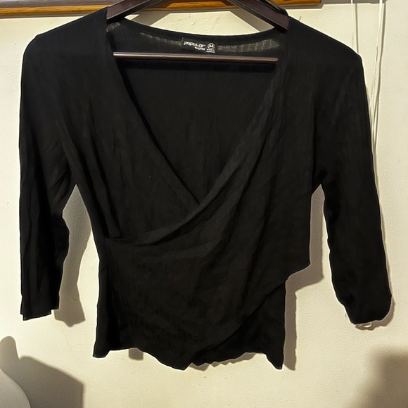 Popular Basics 3/4 length sleeve black wrap top shirt, slightly cropped M - Picture 2 of 3